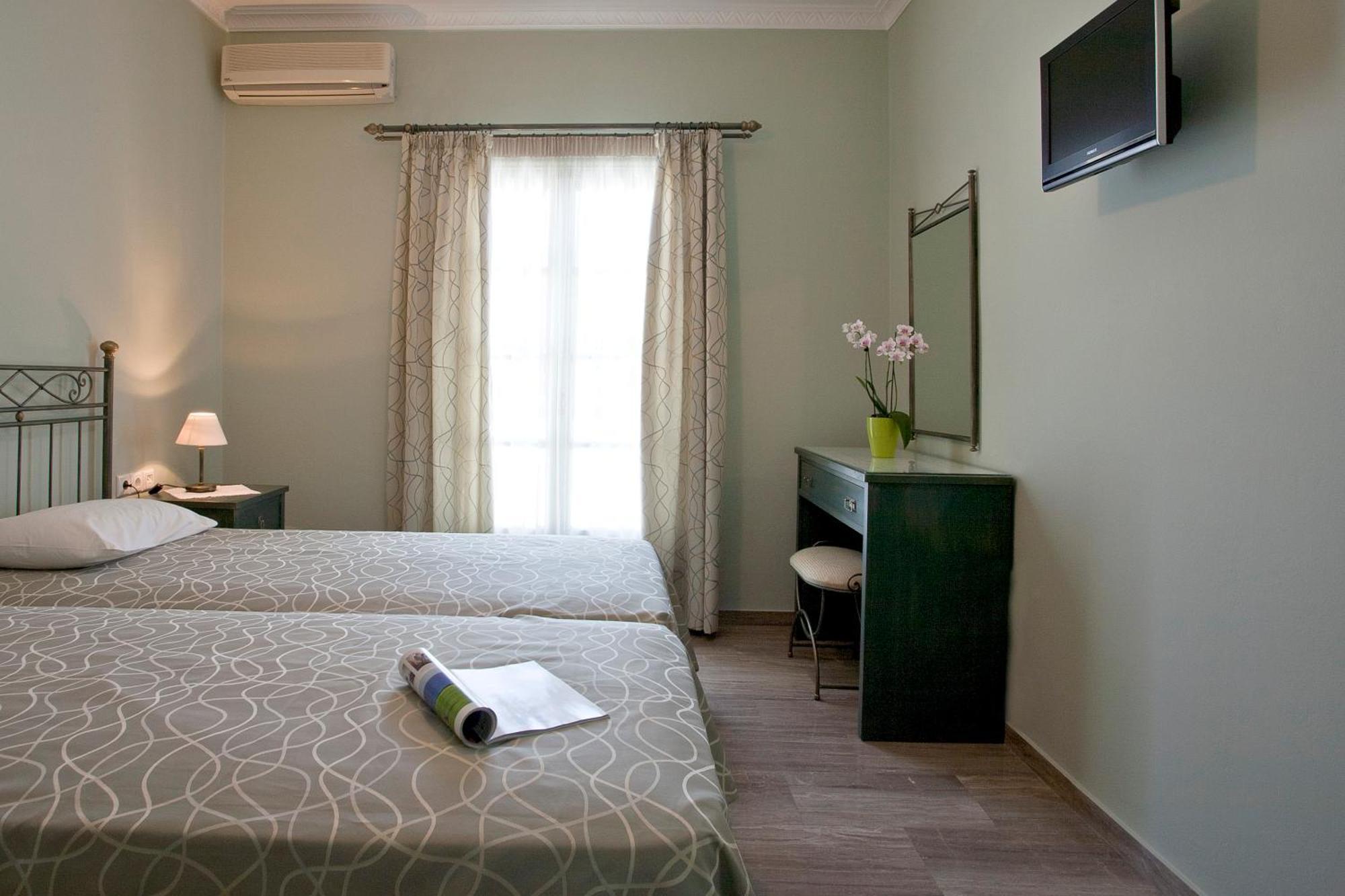 Aparthotel Preka Maria à Kamári Extérieur photo