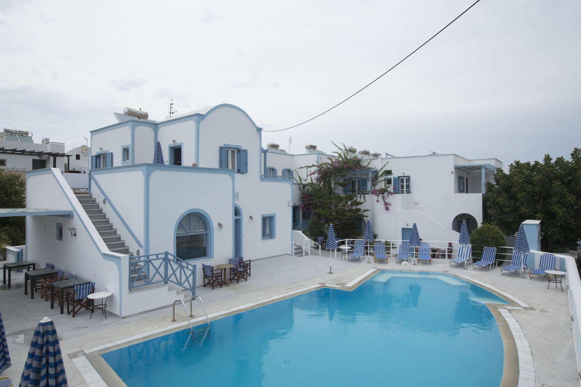 Aparthotel Preka Maria à Kamári Extérieur photo