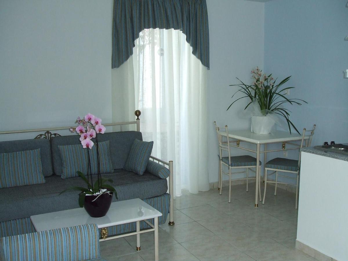 Aparthotel Preka Maria à Kamári Chambre photo